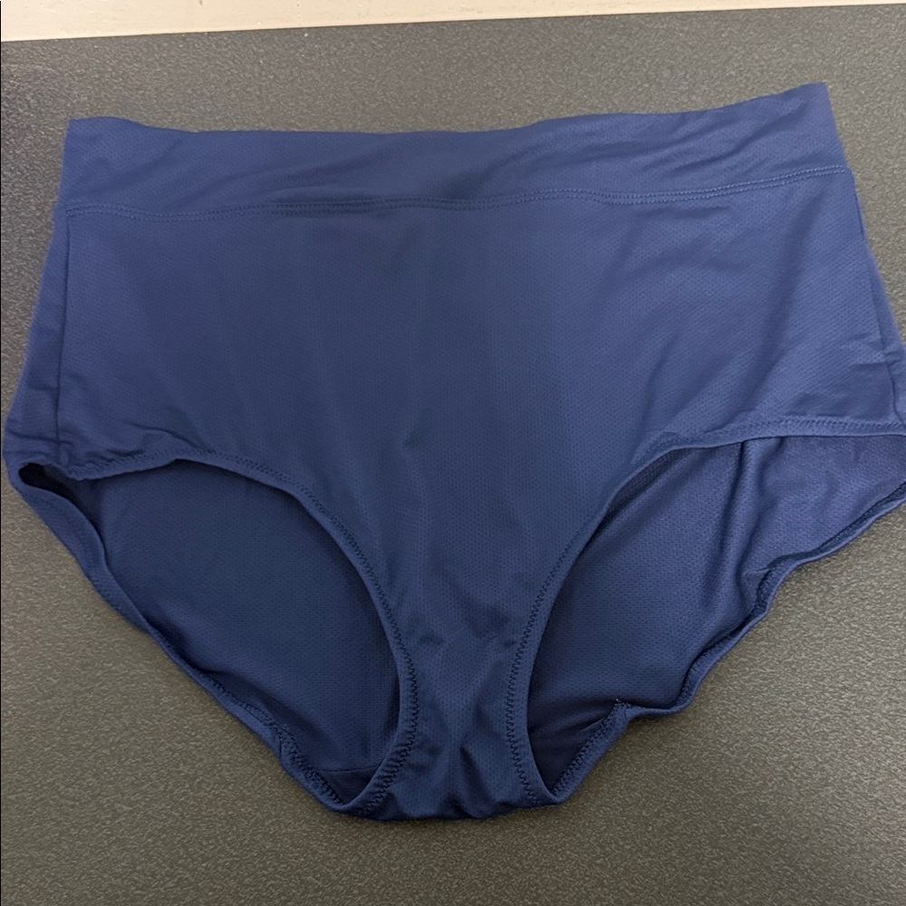 Women's High-Waist Seamless Briefs in Navy